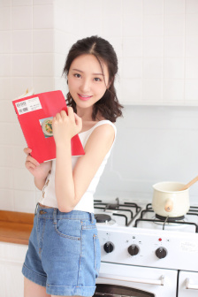 被部长灌醉后强行侵犯电影